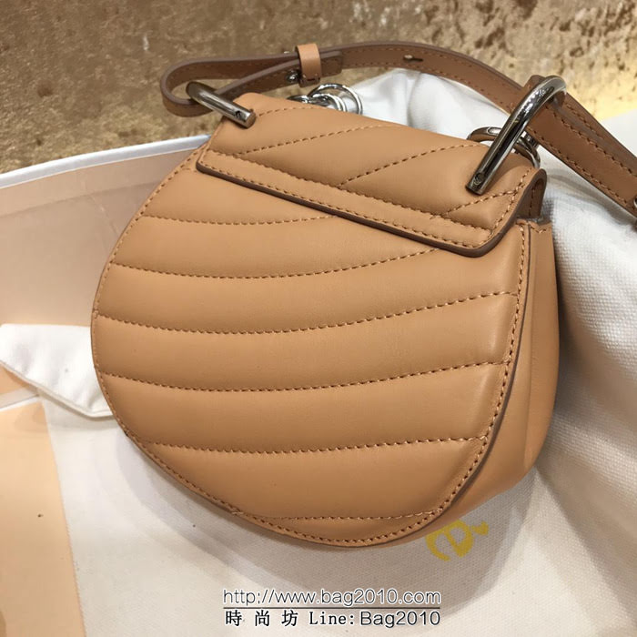 Chloe克洛伊 2018 最新一季春夏主打款 金屬圈手柄 mini號小豬包  ypk1013